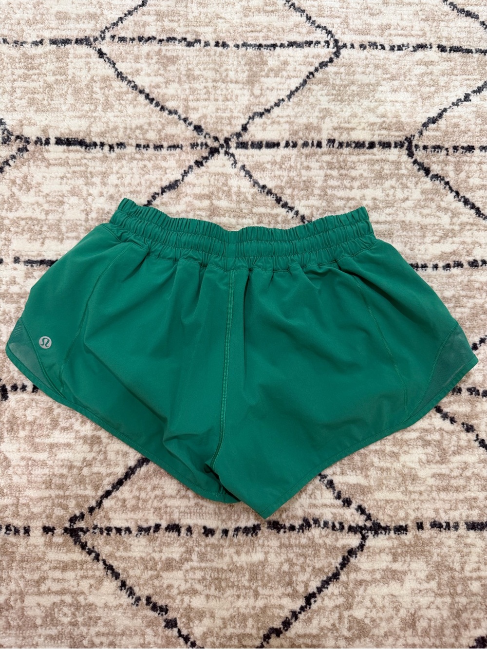 lululemon athletica Emerald Green Hotty Hot LR Shorts 2.5” - Picture 2 of 3